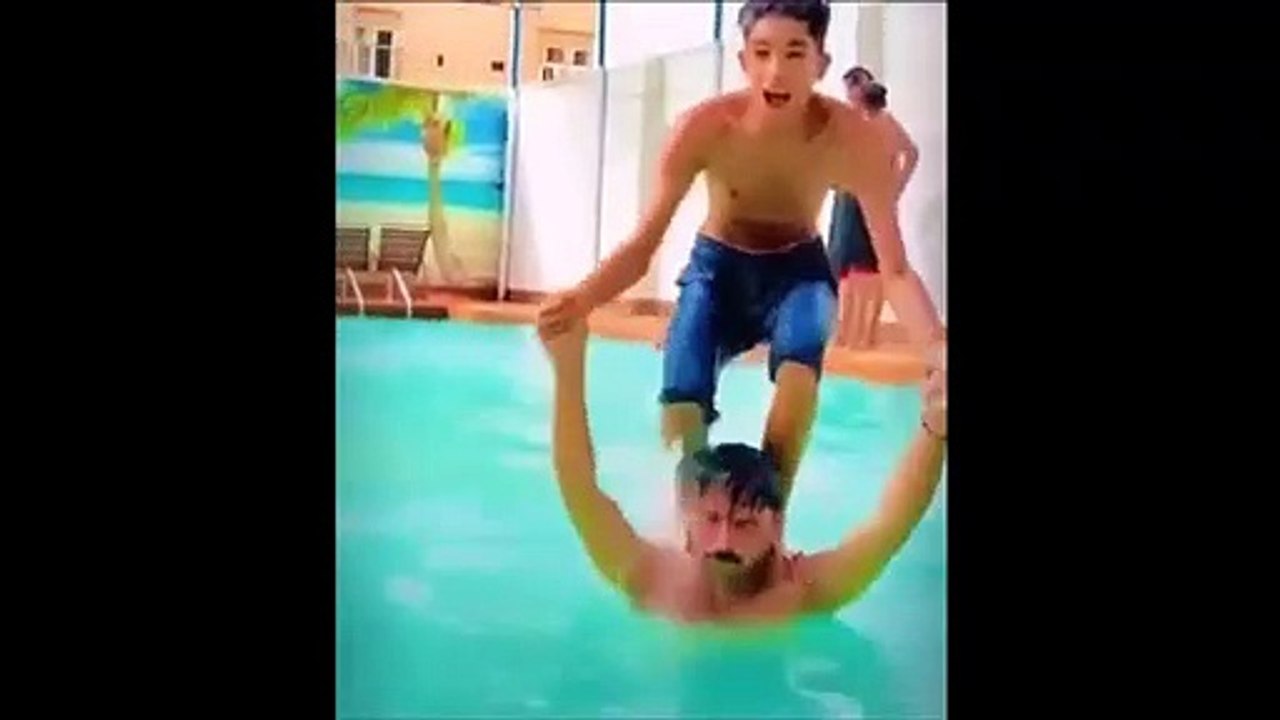 On a mal au cou pour lui