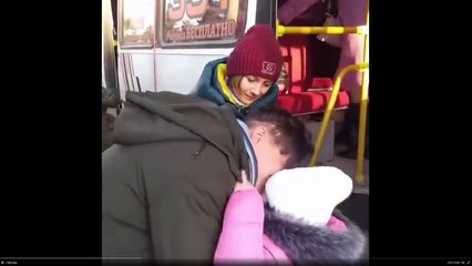 Ce papa Ukrainien dit adieu à sa fille qui quitte le pays pour se mettre en sécurité