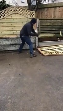 Ce propriétaire refuse de payer les travaux effectués, l'entrepreneur vient tout détruire !