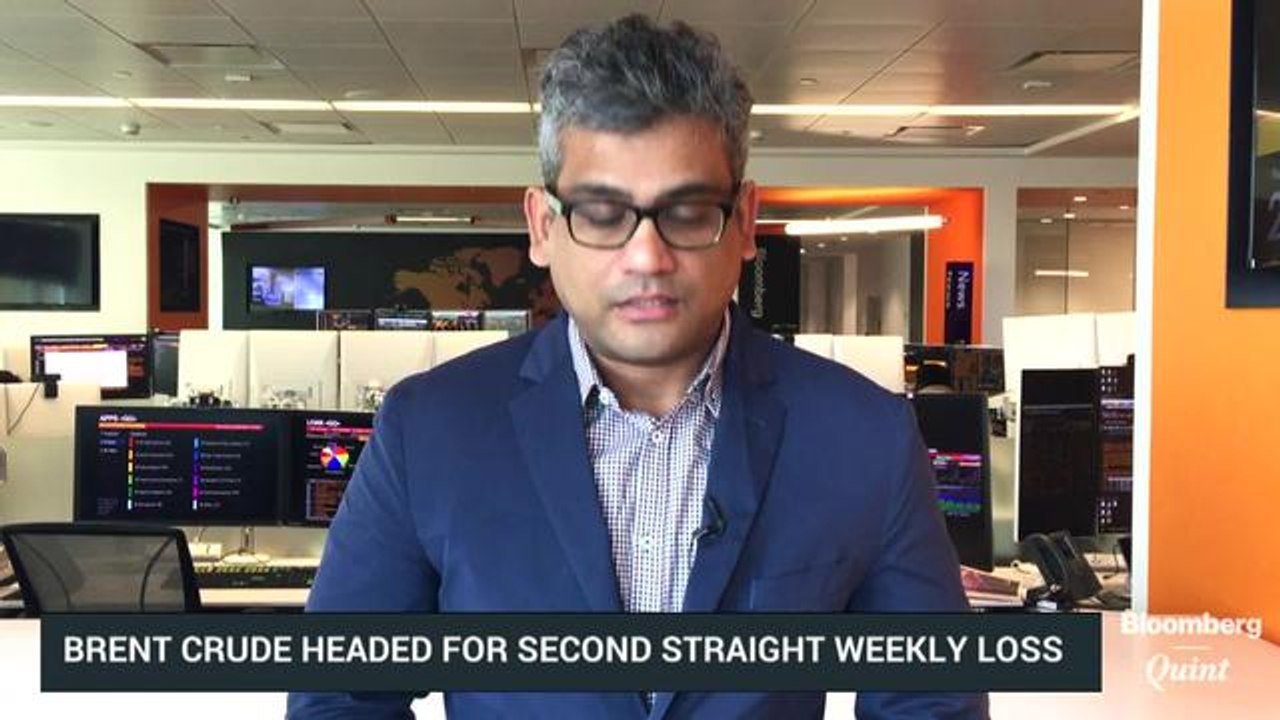 Rupee May Post Weekly Gains; Crude Fall May Aid Bonds