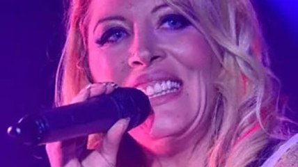 Traumatisée par l’abandon de sa fille Mindy, Loana vrille sur le plateau de Jordan...