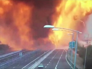 Lori tangki meletup di tengah lebuh raya