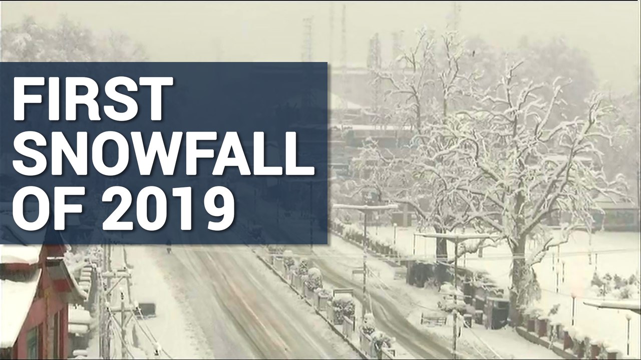 Heavy Snowfall Cuts Off Kashmir