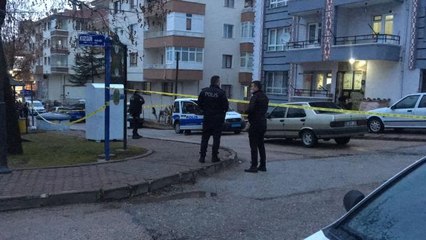 Boşandığı karısını alıkoyan koca, kızlarını almaya gelen anne ve babasını tüfekle vurdu