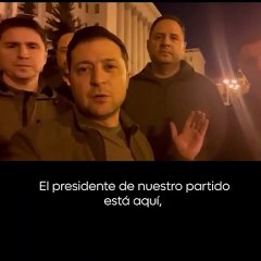 Zeleski sale a las calles con sus asesores: "Defendemos nuestra independencia"
