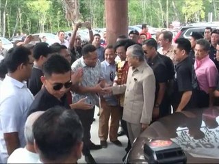 Perdana Menteri rasmi Bulan Kemerdekaan
