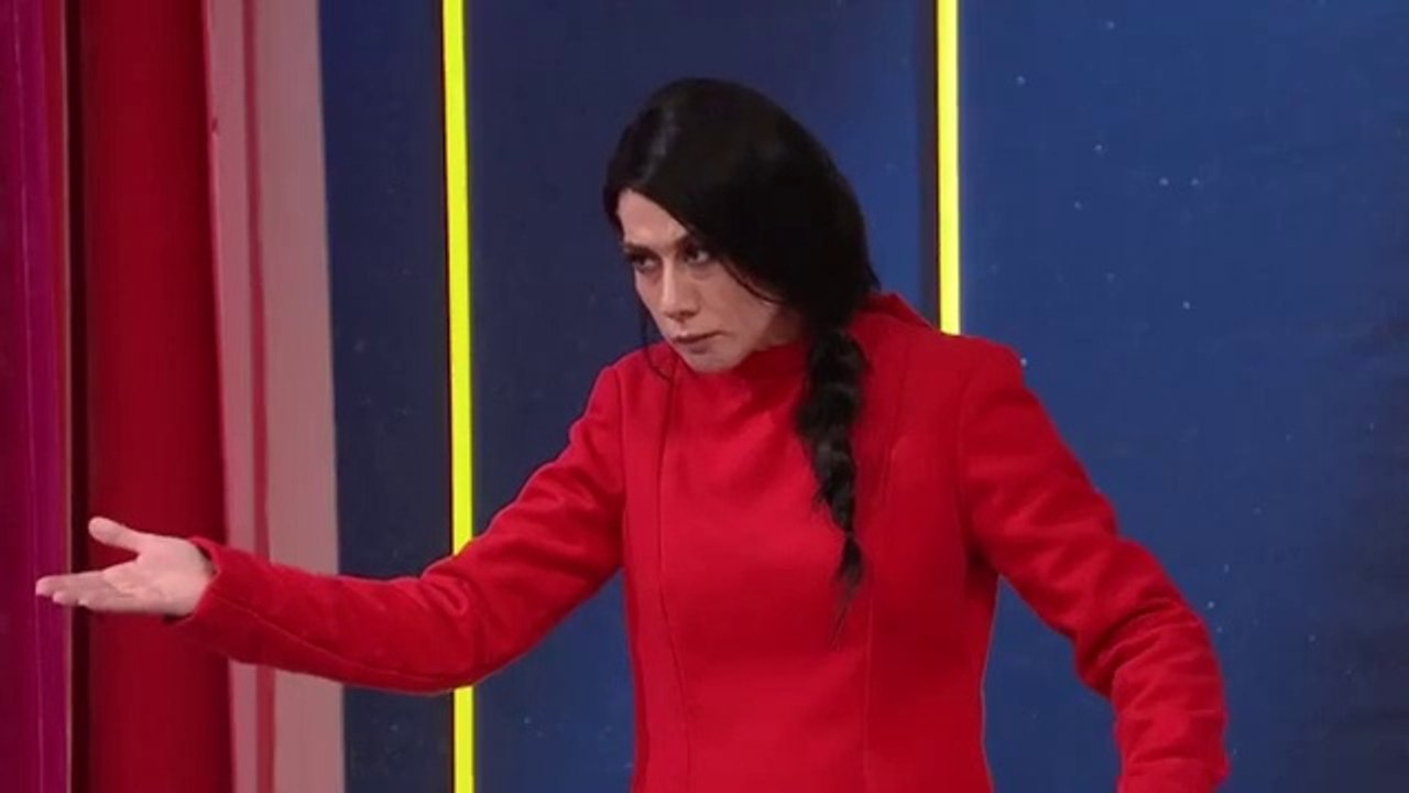 La performance di Virginia Raffaele LOL - Chi ride è fuori 2 - Video ...