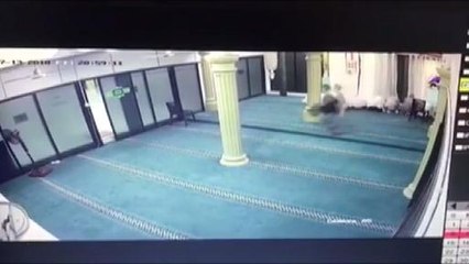 Jenayah curi beg tangan dirakam CCTV