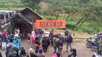 Bergoyang di Negeri Para Dewa (Sikunir Dieng )