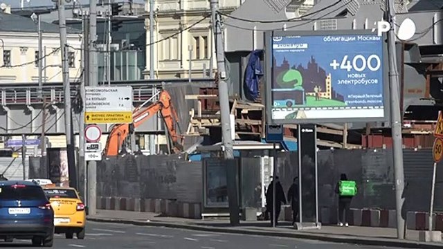 'Vou sobreviver', moradores de Moscou reagem às sanções impostas pelo Ocidente