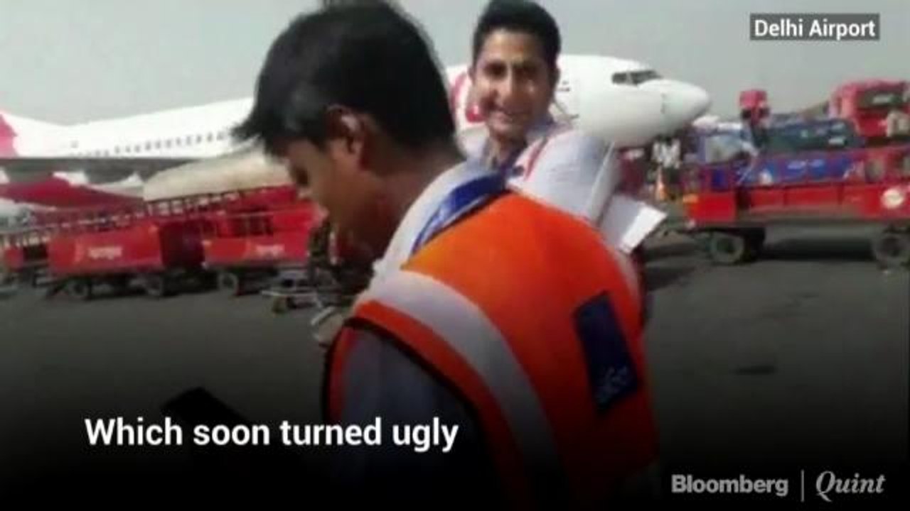 Indigo Ground Staff Manhandle Passenger