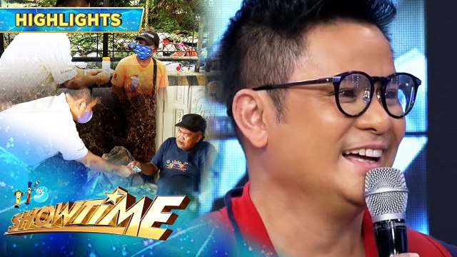 Ogie gives gifts to random Madlang People | It's Showtime Palarong Pang-Madla