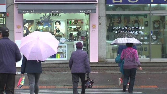 [날씨] 포근한 주말, 전국 강풍 동반 비...산불 비상 / YTN