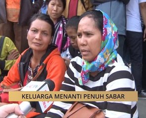 Feri karam Danau Toba: Keluarga menanti penuh sabar