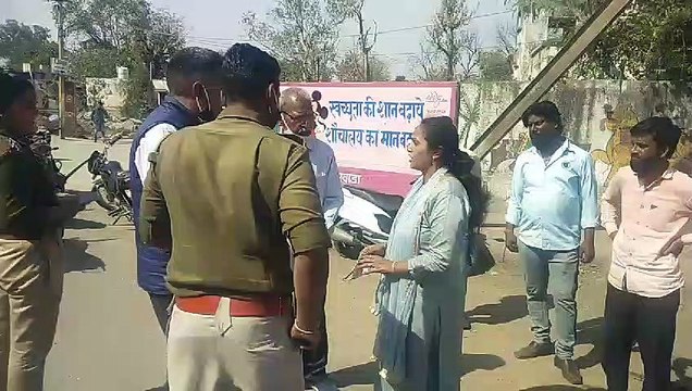 बैंक जा रहे पिता-पुत्री से बाइक पर आए लुटेरे सात लाख रुपए से भरा बैग छीनकर ले गए
