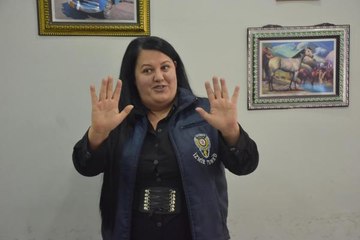 ŞİDDET MAĞDURU DUYGU DANIŞMAN OLDU, BAĞIMLILARA REHBERLİK YAPIYOR