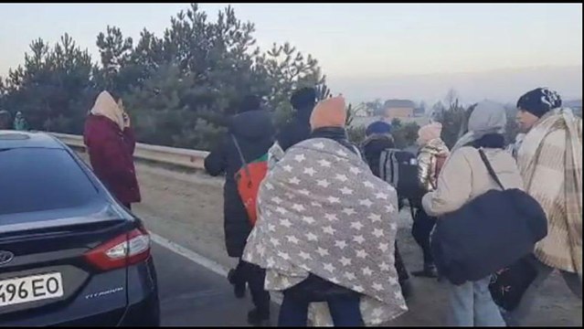 Ukrayna'dan kaçış: 24 saattir sınıra ulaşamadık, her şehirde Türkler mahsur