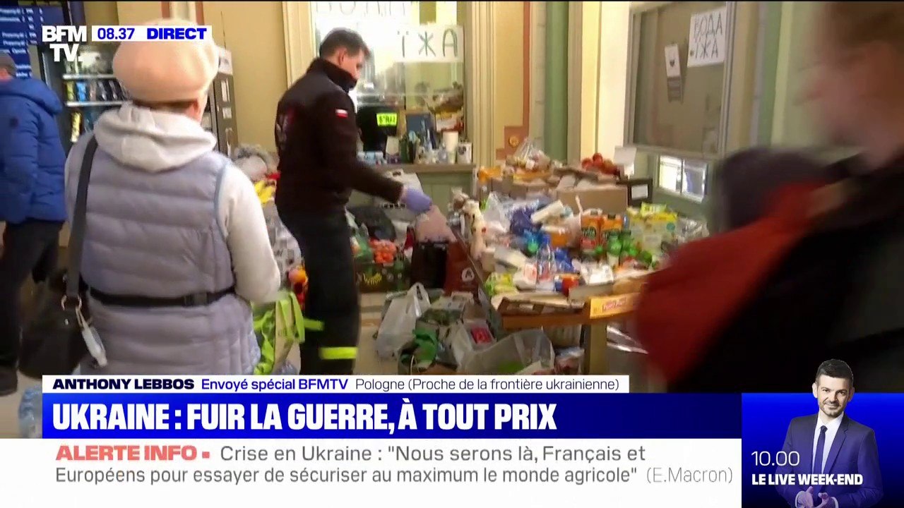 Un hall de gare transformé en centre d'accueil en Pologne pour les réfugiés ukrainiens