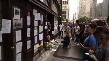 Mourners pay tribute to Anthony Bourdain at Brasserie Les Halles