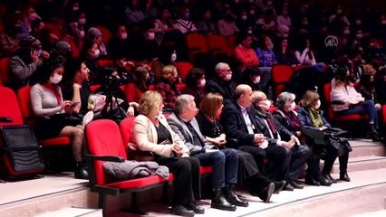 Emekli tiyatrocu ikinci baharını yaşadığı Safranbolu'da üniversitelilerle sahneye döndü