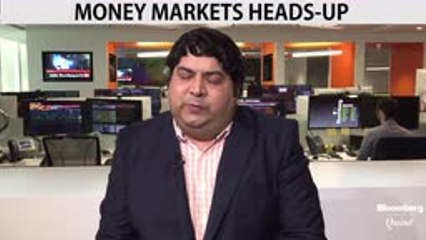 Dollar Gains as Odds of Fed Hike Rise