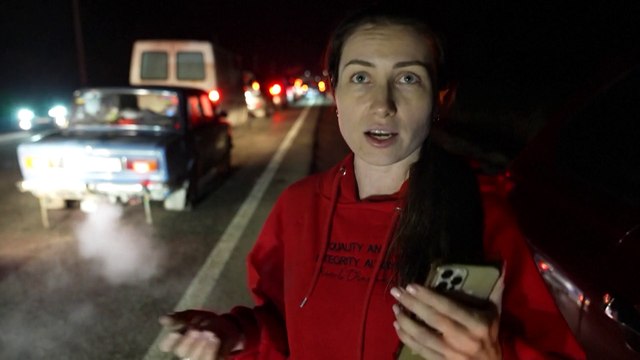 Ukraine invasion: Long queues at Polish border as thousands flee the violence