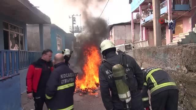 Siz söndürün, biz yakacağız demişti... Bu kez de evin camları indirildi, eşyalar sokak üzerinde yakıldı