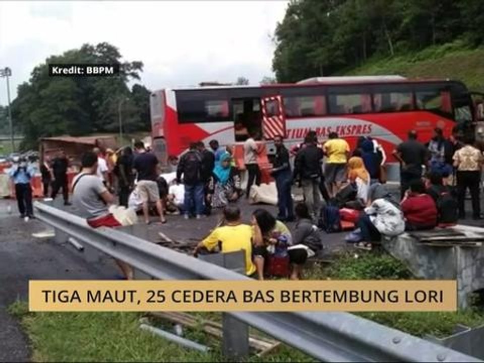 Tiga maut, 25 cedera bas bertembung lori