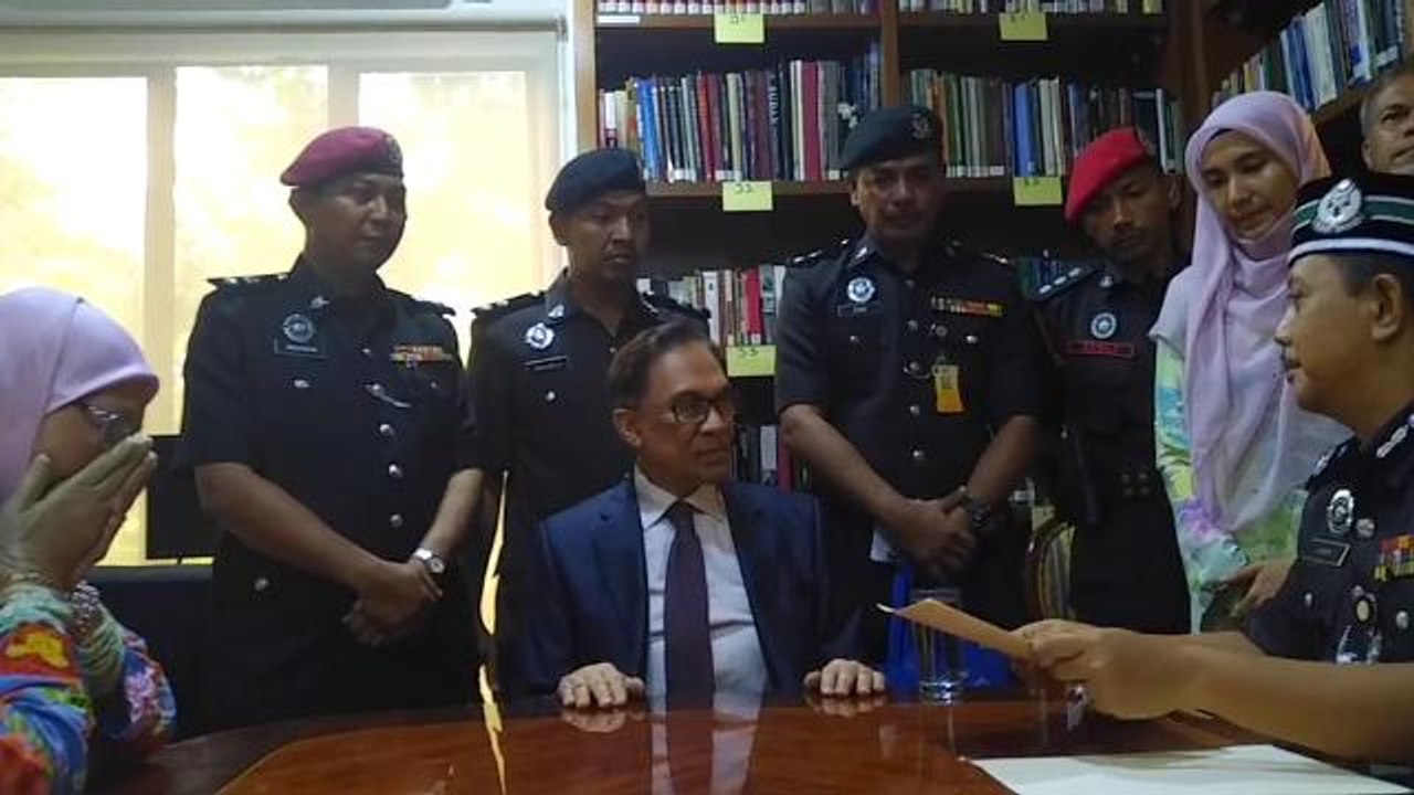 Video reaksi Datuk Seri Anwar Ibrahim ketika me...