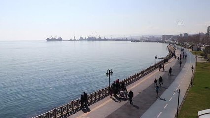 Kent sakinleri güneşli havanın tadını çıkardı