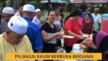 Pelbagai kaum berbuka bersama