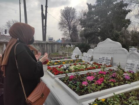 Necmettin Erbakan kabri başında dualarla anıldı