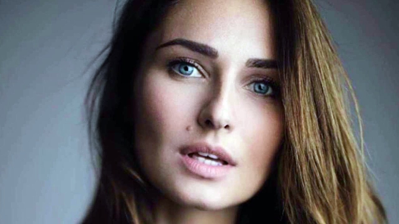 “Ho il terrore, non riesco a dormire”. Anna Safroncik, il dolore dell’attrice per il padre