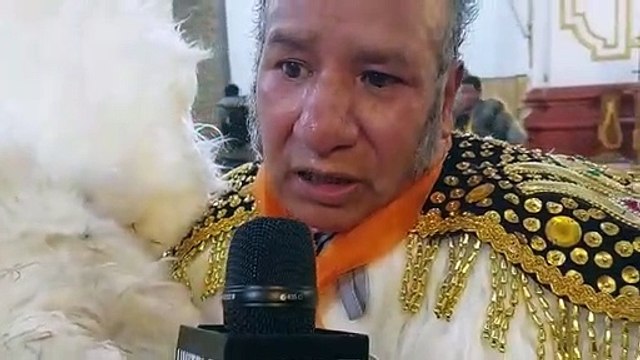 Oruro: Bailarines reafirman su promesa e ingresan de rodillas al templo del Socavón