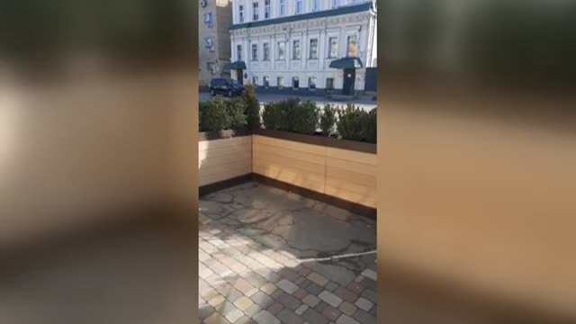 Miles de Ucranianos se quedan en su país: Es nuestra tierra y queremos ayudar a nuestro ejército