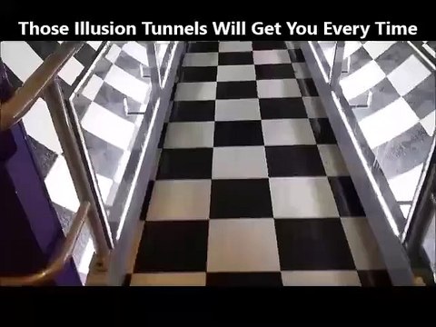 Impossible de rester debout dans ce tunnel à cause d'une simple illusion d'optique