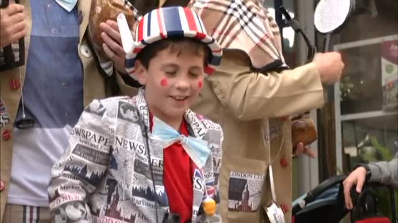 El sonido de las chirigotas anuncia el regreso del carnaval a las calles de Cádiz