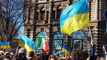 A Milano in migliaia manifestano per la pace in Ucraina