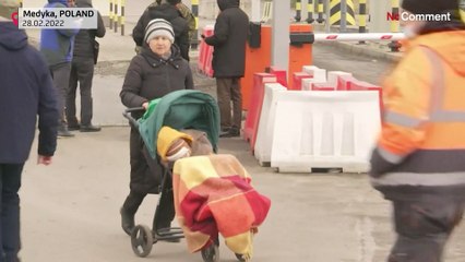 تصاویری از زنان و کودکان آواره اوکراینی در هوای منجمد در مرز لهستان