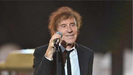 GALA VIDÉO - “Elle ne nous reconnaissait plus” : Alain Souchon évoque la maladie d'Alzheimer dont était atteinte sa mère