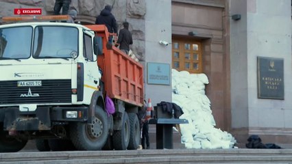 كاميرا الجزيرة ترصد تحصينات الجيش الأوكراني في مواقع مهمة بكييف