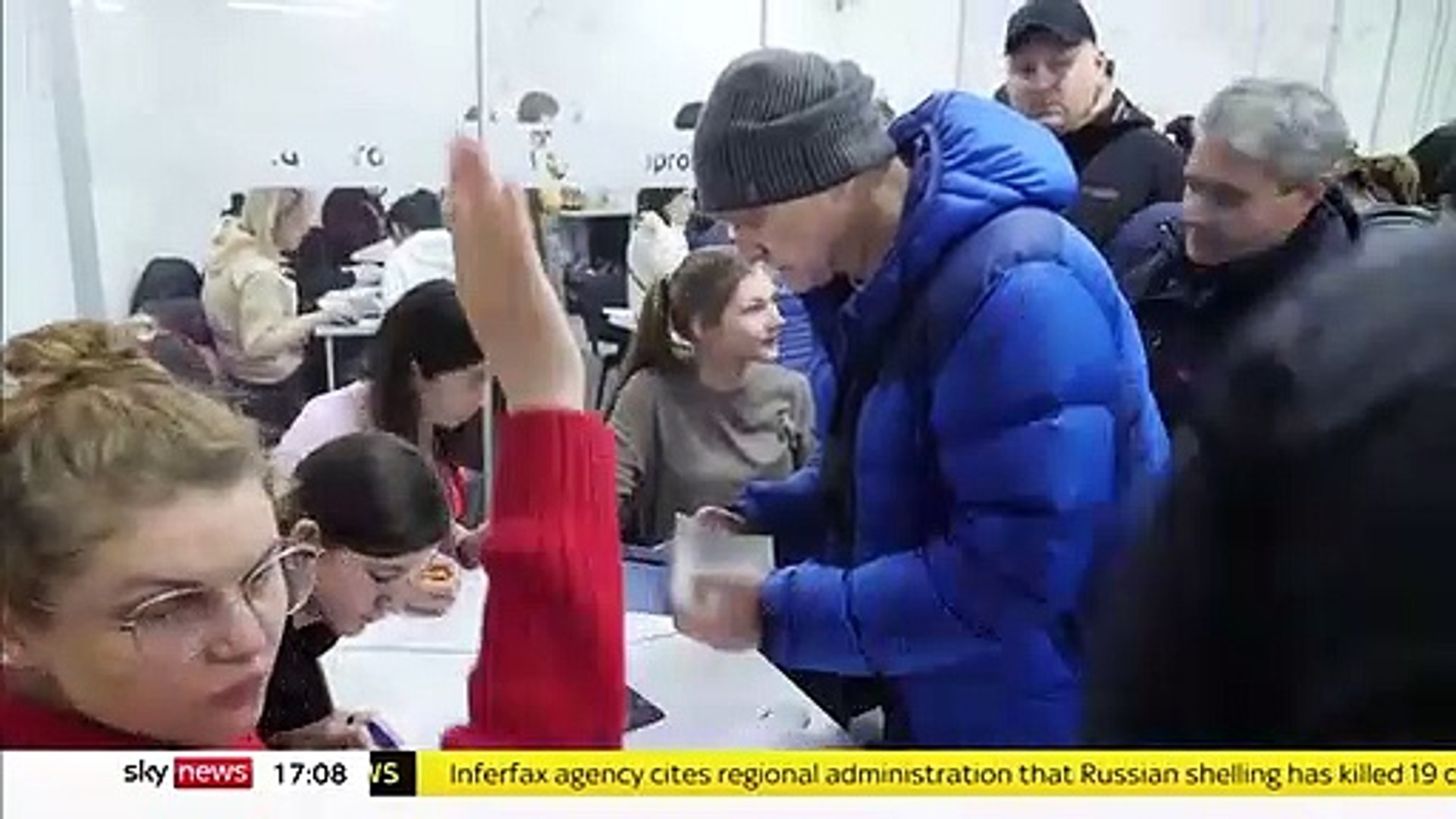 ⁣Ukraine Crisis- Volunteers queue to join Ukrainian army