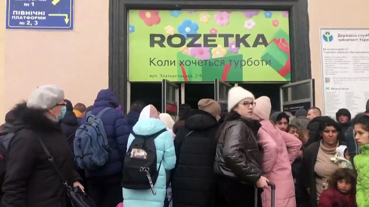 Rússia diz ter parado ofensiva num dia em que mísseis atingiram edifícios residenciais