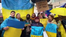 Guerra in Ucraina, canti e preghiere a Napoli sotto la pioggia