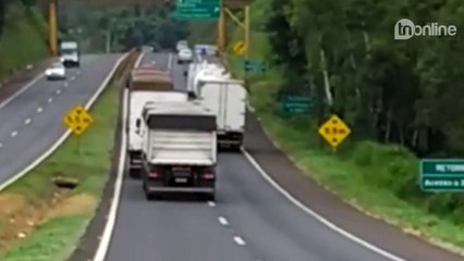 Vídeo: caminhão provoca acidente na região
