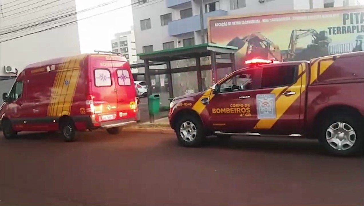 Corpo de Bombeiros e Samu prestam atendimentos a jovem que ameaçava se jogar de prédio