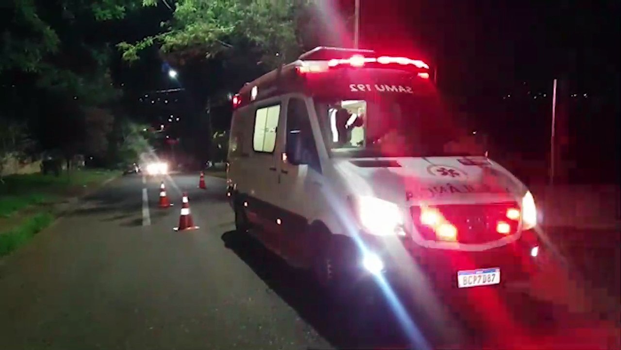 Homem de 50 anos fica ferido ao sofrer queda de...