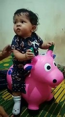 Adik azura naik kuda kuda an