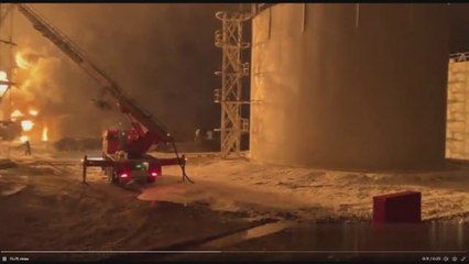 فيديو جديد للحريق الذي اندلع في خزان وقود في مدينة روفينكي الأوكرانية