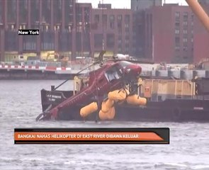 Bangkai nahas helikopter di East River dibawa keluar
